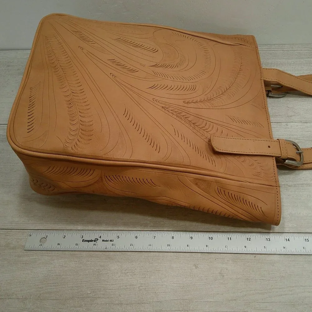 Quality Handcrafted Natural Labrado Minimalist Design Leather Tote - Picture 8 of 14